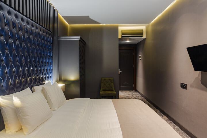 Room 3 of 199