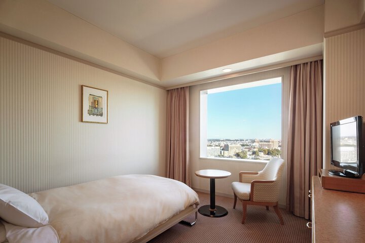 Room 6 of 25