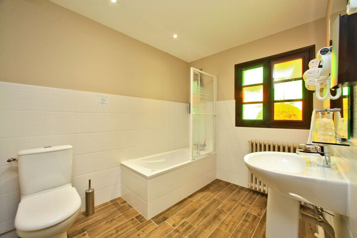 Room 20 of 49