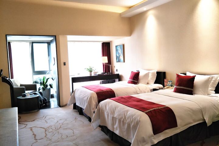 Room 27 of 46