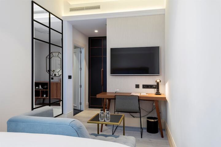 Room 28 of 113