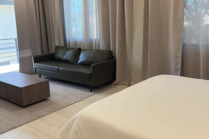Room 2 of 27