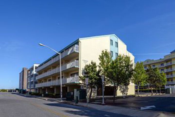 Image of Surfside 60 301 by RedAwning