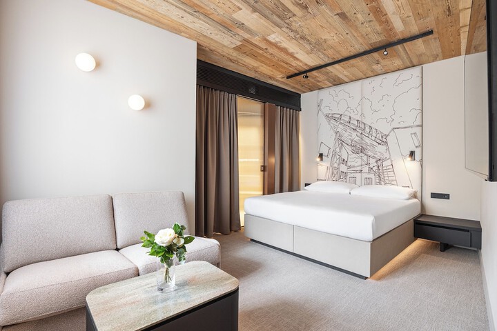 Room 8 of 25