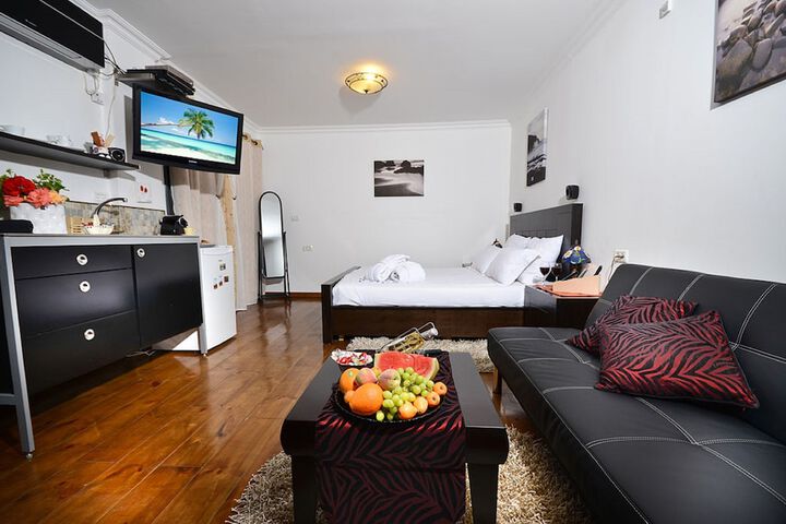Room 3 of 110