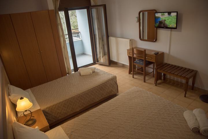 Room 5 of 32