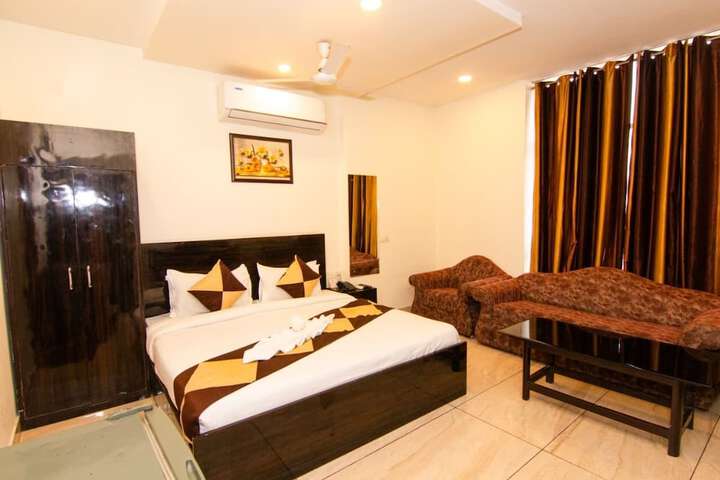 Room 5 of 19