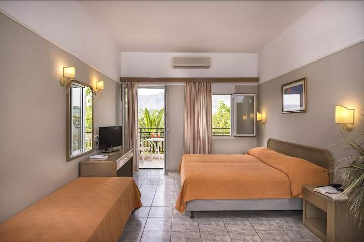 Room 15 of 19