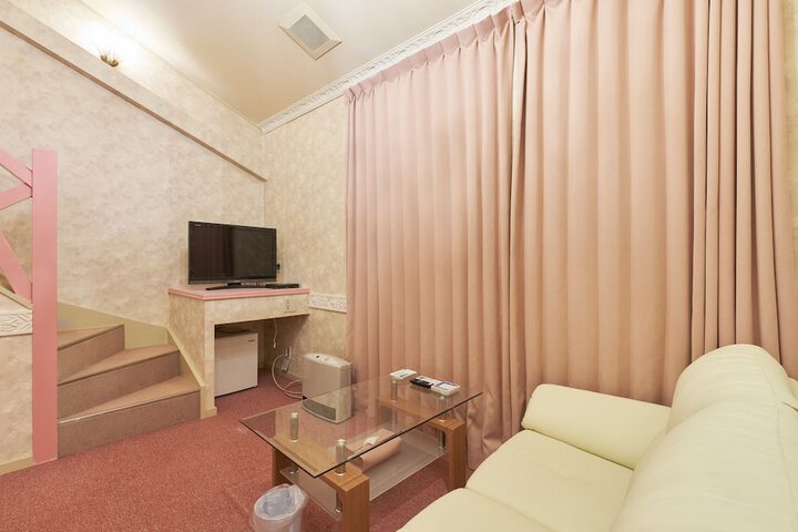Room 4 of 28