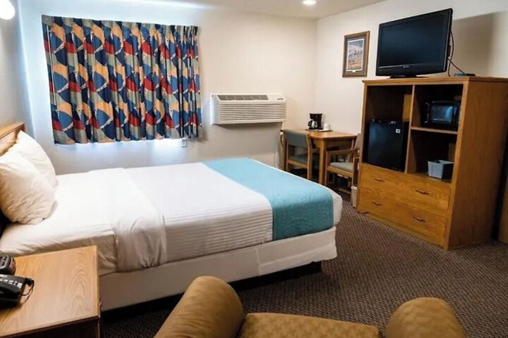 Room 2 of 10