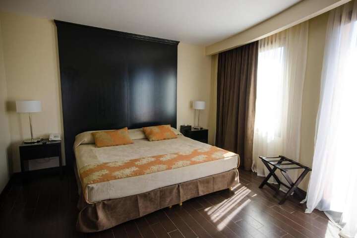 Room 3 of 41