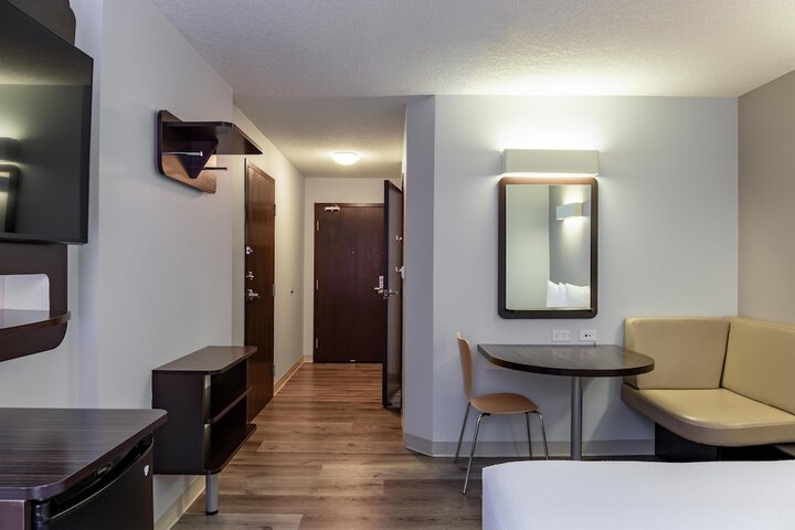 Room 5 of 49