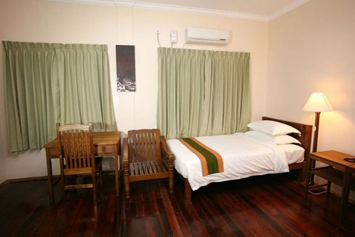 Room 9 of 24