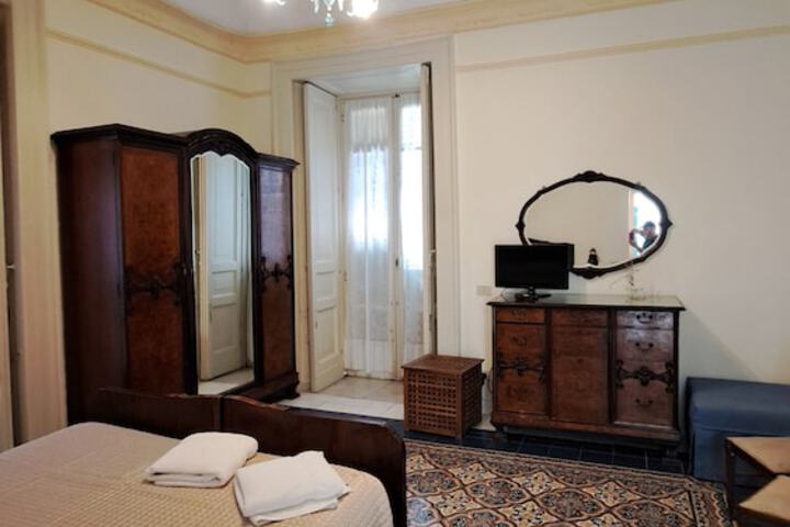 Room 8 of 110