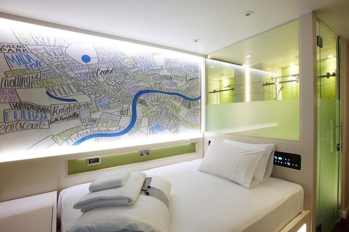 Room 6 of 17