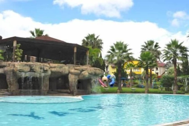Pool Hotel