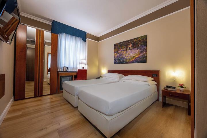 Room 5 of 42