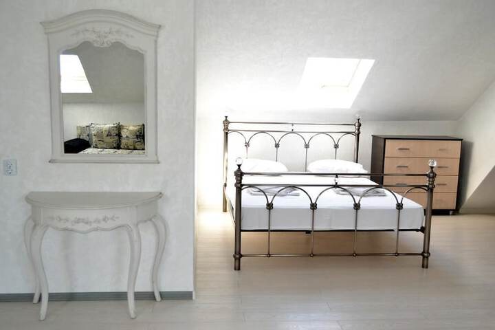 Room 8 of 19