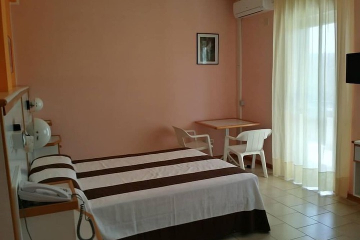 Room 11 of 24