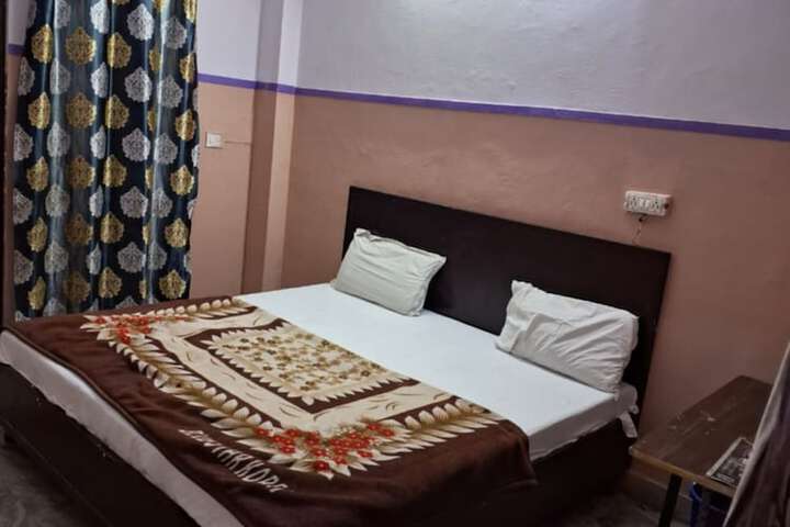 Room 10 of 15