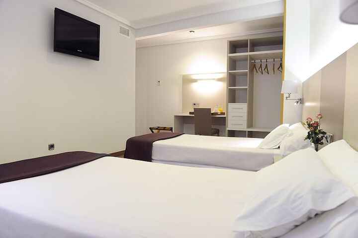Room 28 of 65