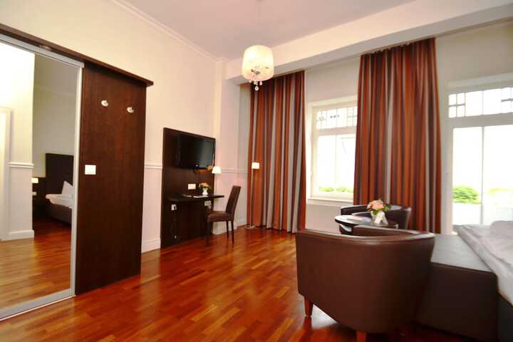 Room 9 of 50