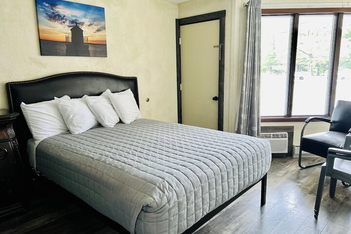 Single Room Balcony City View Upper Level Stairs Only (9 of 10)
