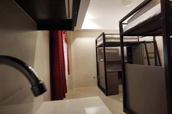 Room 16 of 34