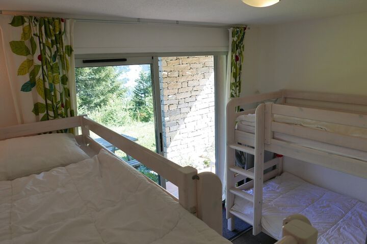 Room 10 of 64