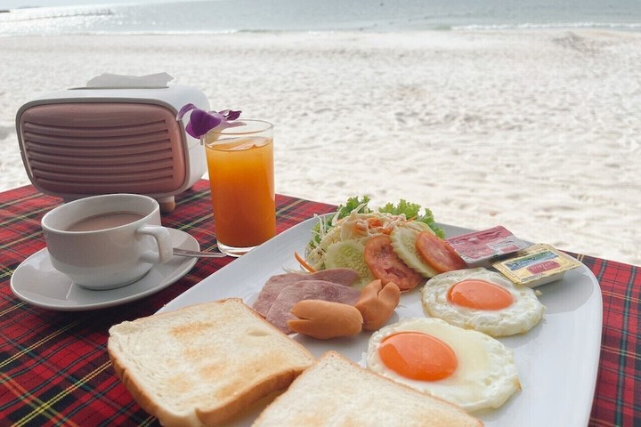 Breakfast/Coffee Service 6 of 13