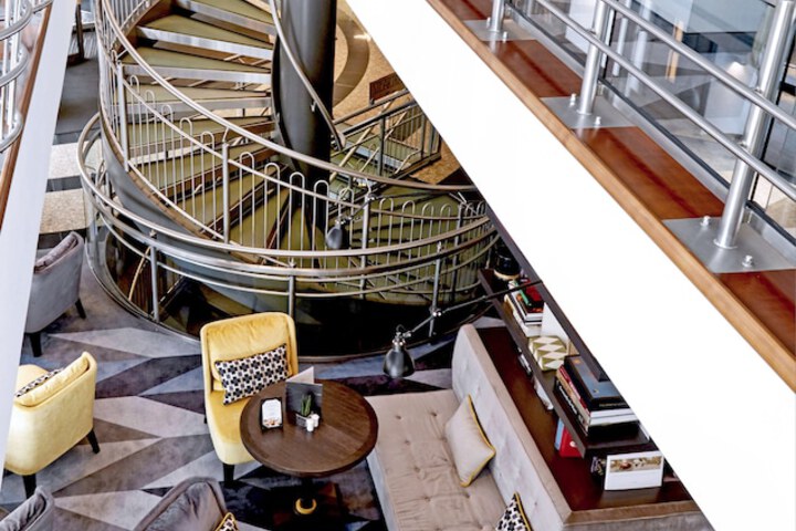 Entrance & Lobby