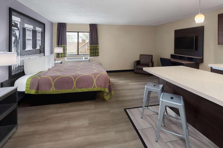 1 King Bed Jetted Tub (14 of 16)