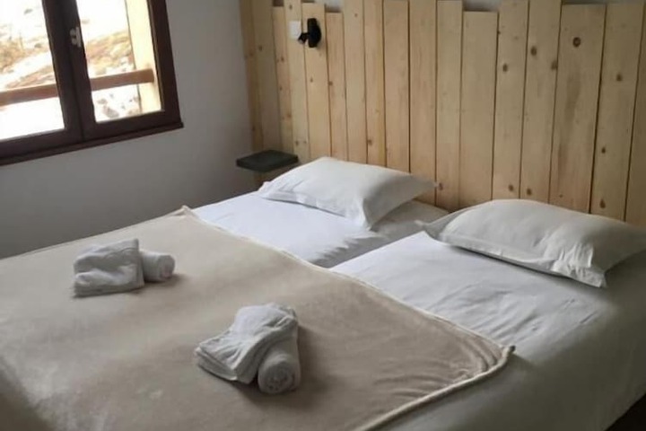 Room 6 of 19