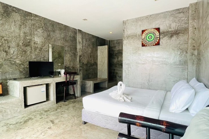 Room 28 of 99