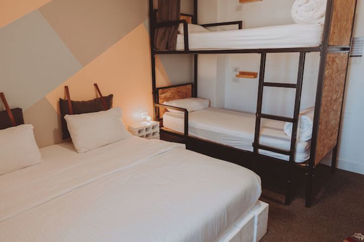 Room 17 of 32