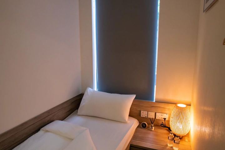 Room 4 of 7