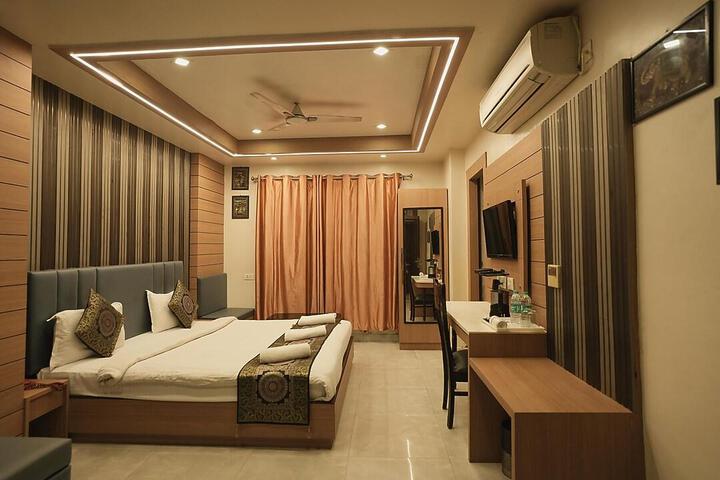 Room 8 of 61