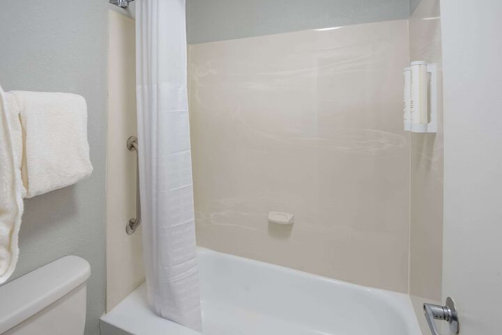 2 Queen Beds (4 of 7)