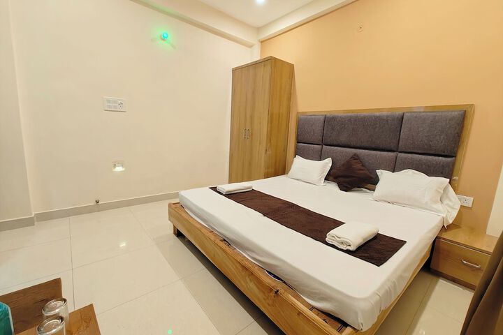 Room 9 of 35