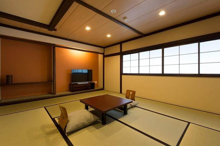Room 5 of 40