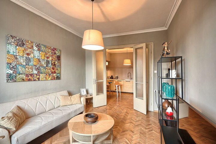 Room 4 of 11