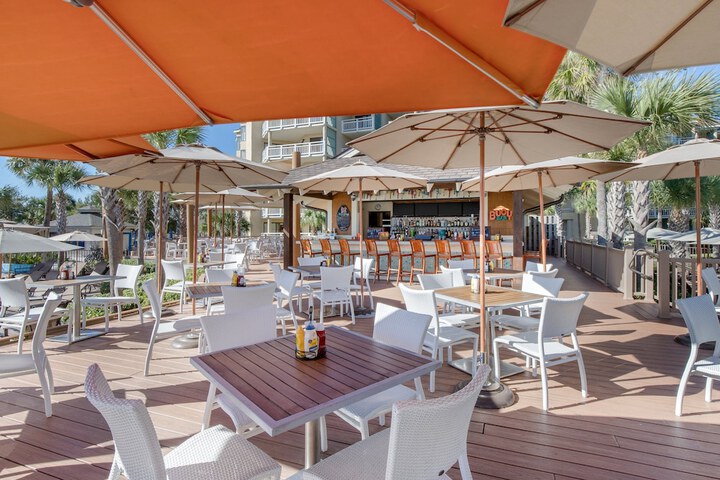 Poolside bar