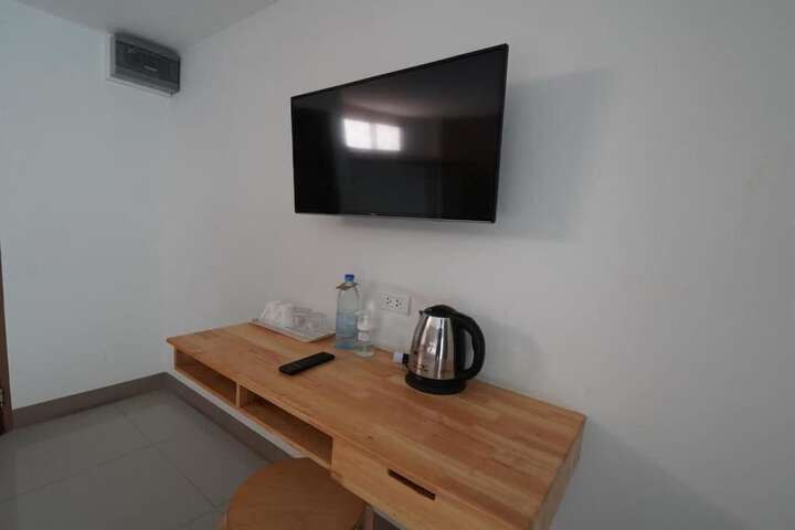 Room 5 of 16