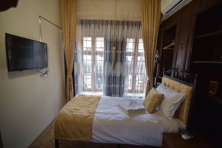 Room 2 of 51