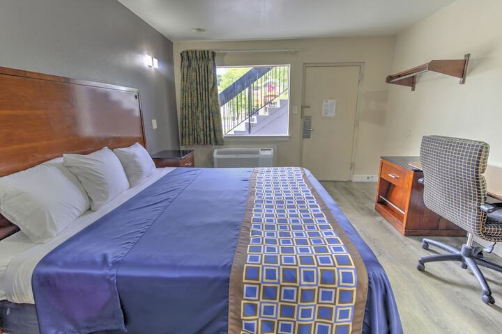 Renovated Standard King Bed (12 of 21)