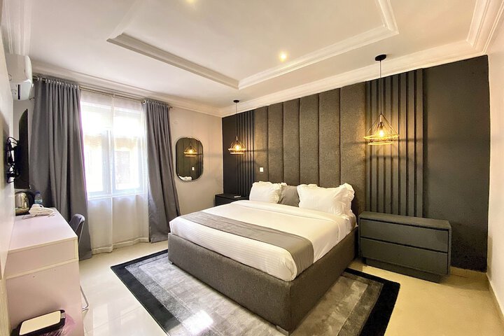 Room 11 of 14