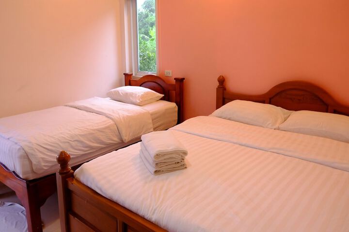 Room 4 of 33