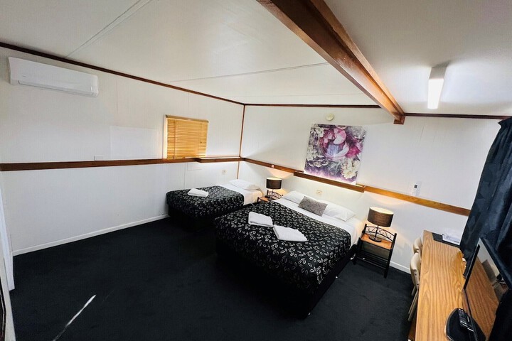 Room 8 of 19