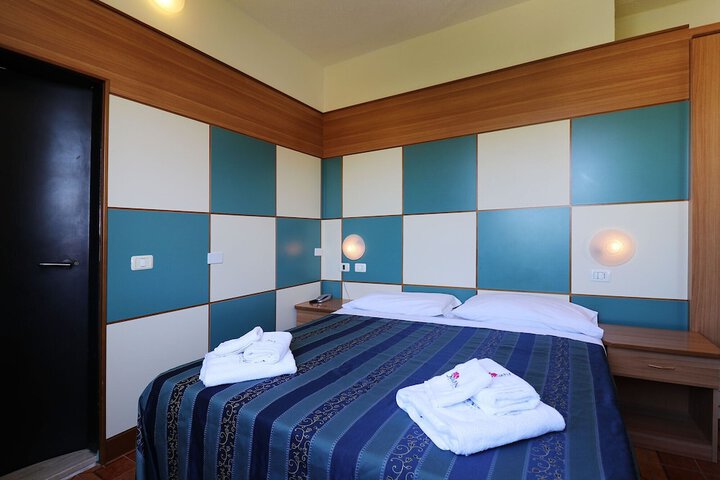 Room 45 of 150