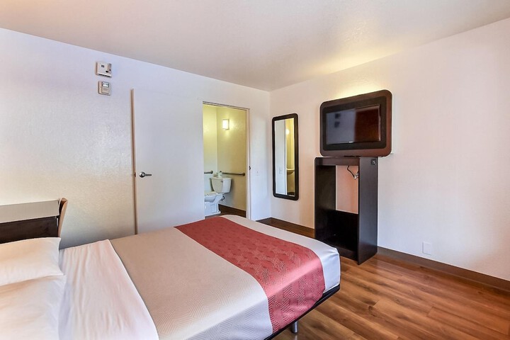 2 Double Beds (16 of 20)